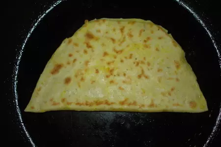 Вкусненькие лепешки " сырный чебуречек": шаг 5