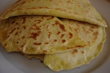 Вкусненькие лепешки " сырный чебуречек": шаг 6