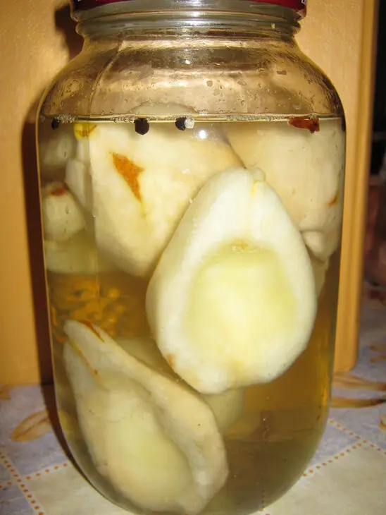 Салат из курицы в грушах: шаг 1
