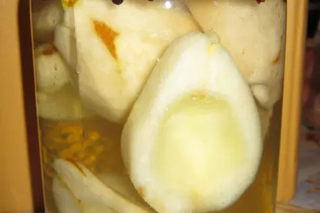 Салат из курицы в грушах: шаг 1