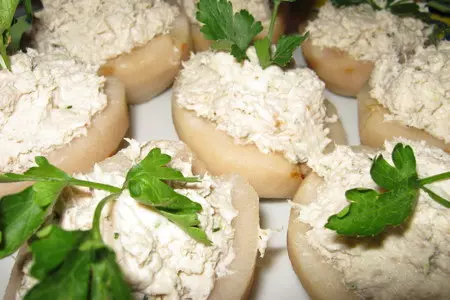 Салат из курицы в грушах: шаг 5