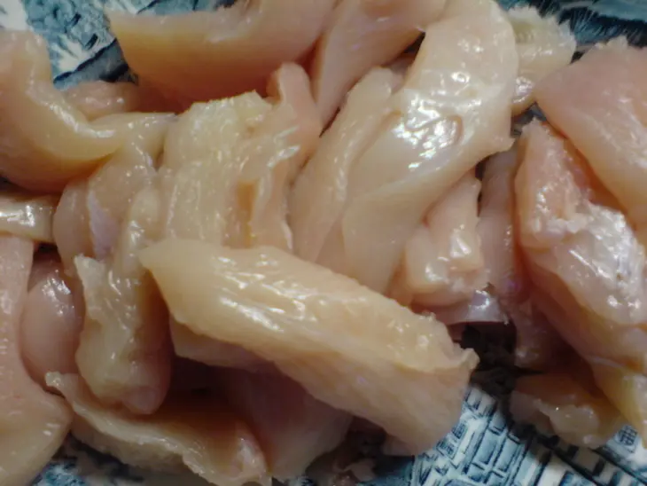 Куриная грудинка,запечённая с грибами,брокколи и миндалём: шаг 2