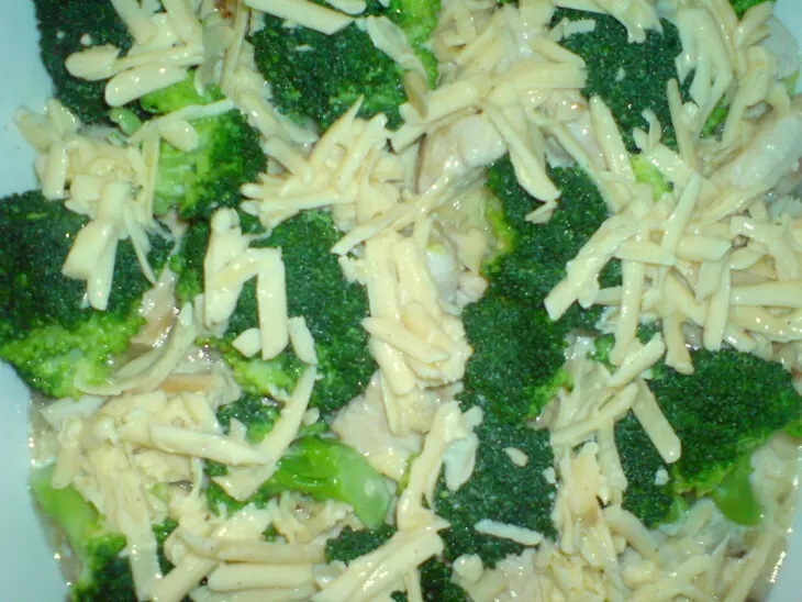 Куриная грудинка,запечённая с грибами,брокколи и миндалём: шаг 7