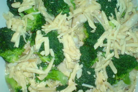 Куриная грудинка,запечённая с грибами,брокколи и миндалём: шаг 7