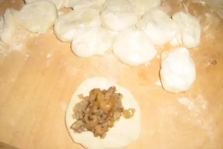Постные вареники с гречкой и грибами.: шаг 3