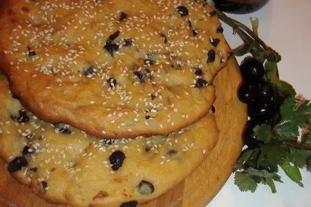 Фокачча с пряными травами, маслинами и чесноком: шаг 5