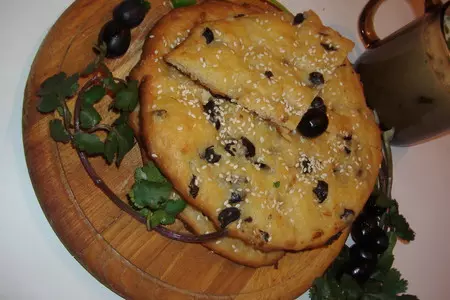 Фокачча с пряными травами, маслинами и чесноком: шаг 6