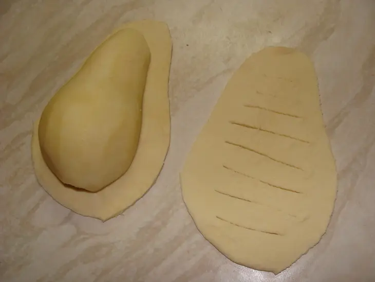 Груши в слойке, с начинкой из кураги, чернослива и орехов.: шаг 2