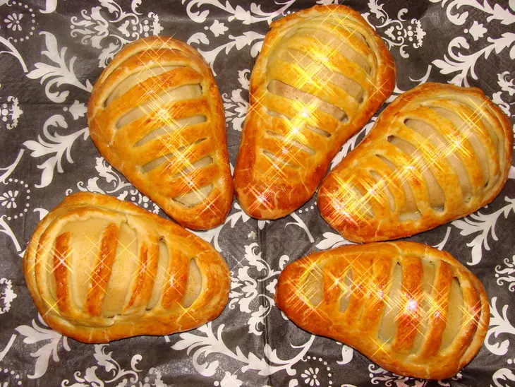Груши в слойке, с начинкой из кураги, чернослива и орехов.: шаг 4