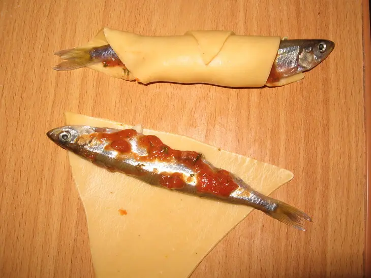 Рогалики с корюшкой(ням-ням): шаг 6