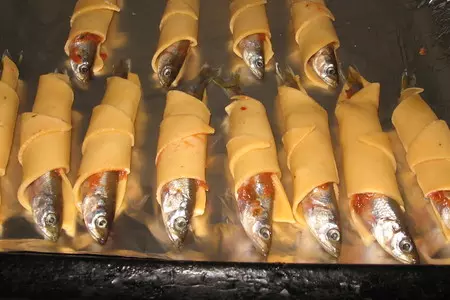 Рогалики с корюшкой(ням-ням): шаг 7