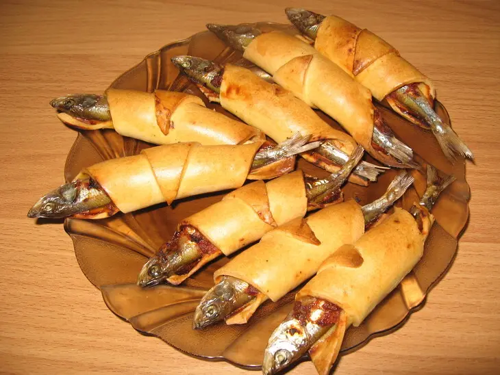 Рогалики с корюшкой(ням-ням): шаг 8