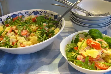 Картофельный салат с помидорами и руколой: шаг 6