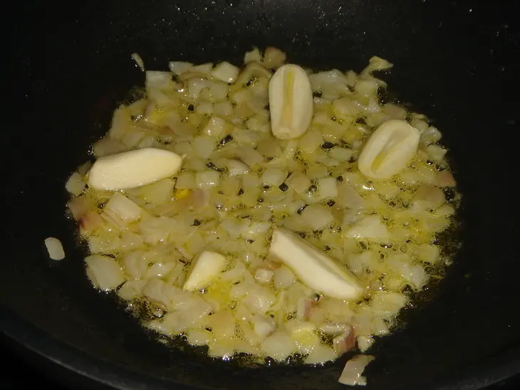 Салат с морепродуктами "изысканный": шаг 1