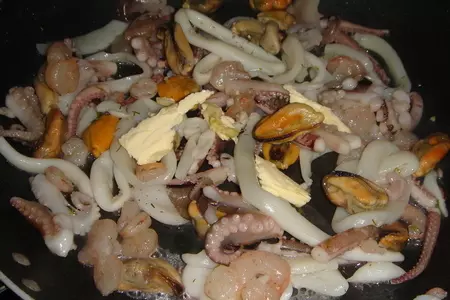Салат с морепродуктами "изысканный": шаг 5