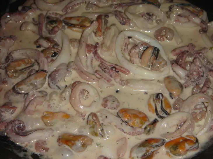 Салат с морепродуктами "изысканный": шаг 6