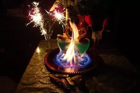 Десерт-фламбэ "лебеди" на двоих: шаг 5