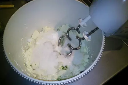 Творожный торт с посыпкой: шаг 10