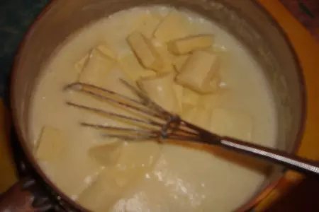 Ванильный крем с шоколадными пирожными: шаг 2