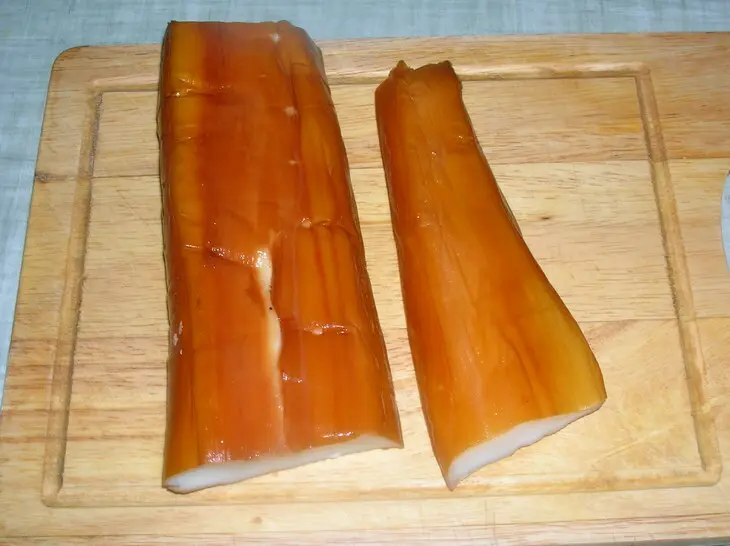 Закуска с рулетиками из кальмаров и салатом из тунца: шаг 1