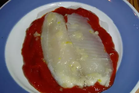 Рыба, запеченная с чесноком и луком: шаг 4