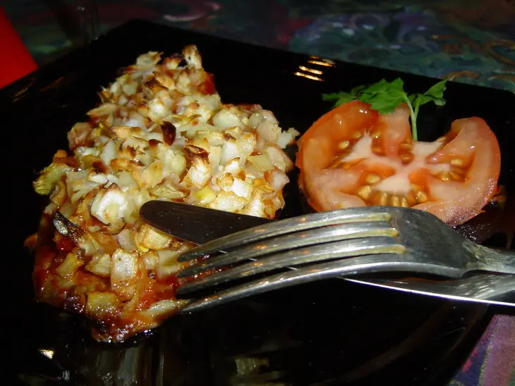 Рыба, запеченная с чесноком и луком: шаг 7