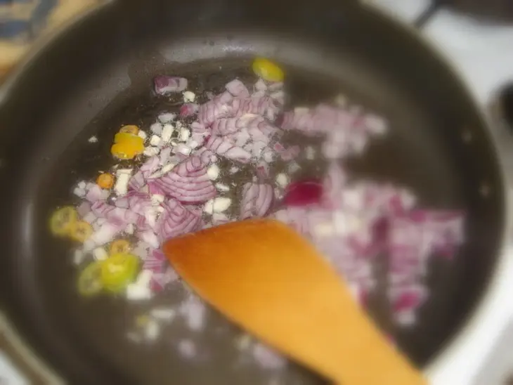 Яичная паста с зеленым горошком и креветками: шаг 5