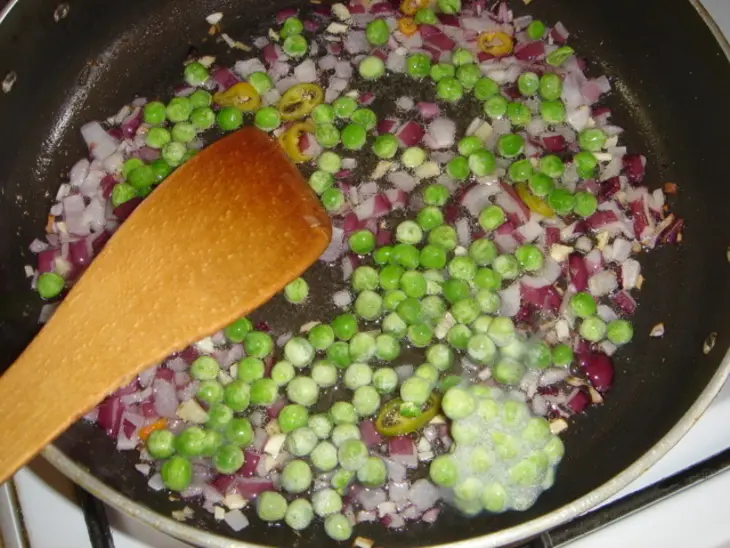 Яичная паста с зеленым горошком и креветками: шаг 6
