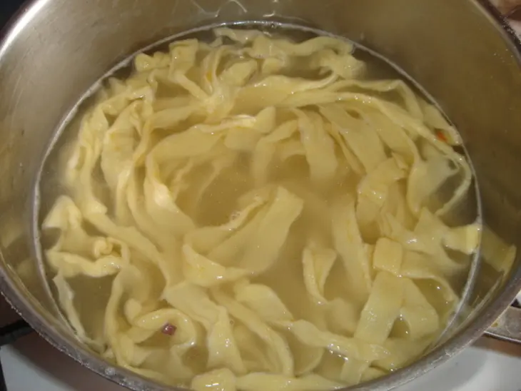 Яичная паста с зеленым горошком и креветками: шаг 7