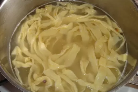 Яичная паста с зеленым горошком и креветками: шаг 7