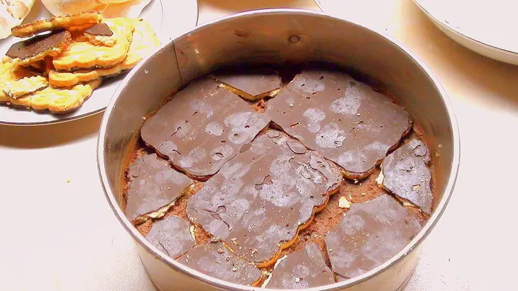 Торт без выпечки «белое и чёрное» и «ромовая бомба» – десерт для взрослых: шаг 8