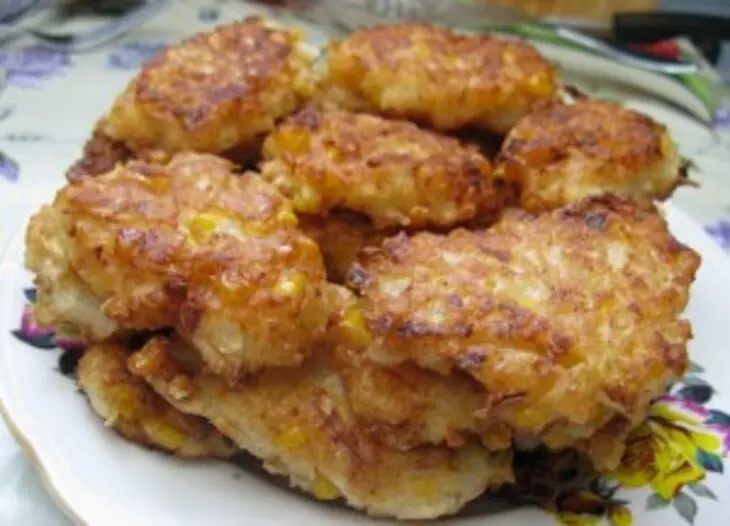 Постные луковые котлеты с грибным соусом: шаг 3