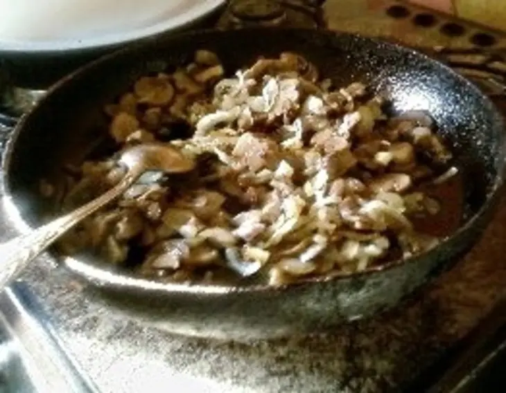 Жульен с куриной печенкой: шаг 1