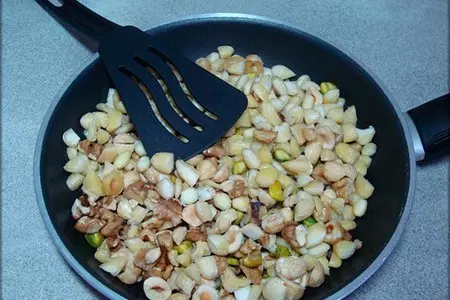 Ореховое мороженое с каплями шоколада и цукатами "чарующая сказка шехрезады".: шаг 5