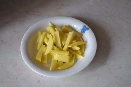 Постный борщ с черносливом, белыми грибами и чесночными пампушками: шаг 3