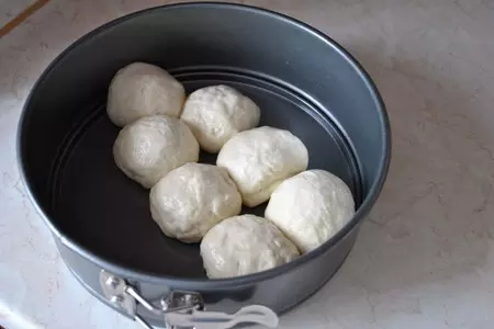 Постный борщ с черносливом, белыми грибами и чесночными пампушками: шаг 6