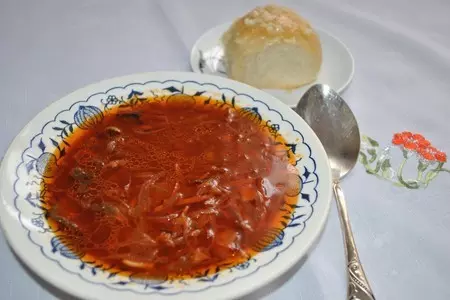 Постный борщ с черносливом, белыми грибами и чесночными пампушками: шаг 11