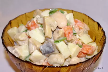 Салат с фасолью и селёдкой: шаг 3