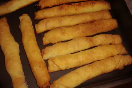 Тортик из творожной слойки с мармеладками: шаг 5