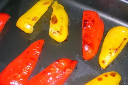 Закусочные рулетики из сладкого перца в тулупе из бекона: шаг 1