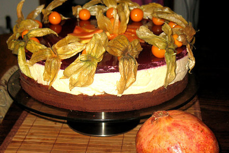 Торт с кремом из маскапоне и папайи под гранатовын желе 