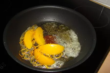 Блины фламбе с персиками (для маленькой такой компании): шаг 5