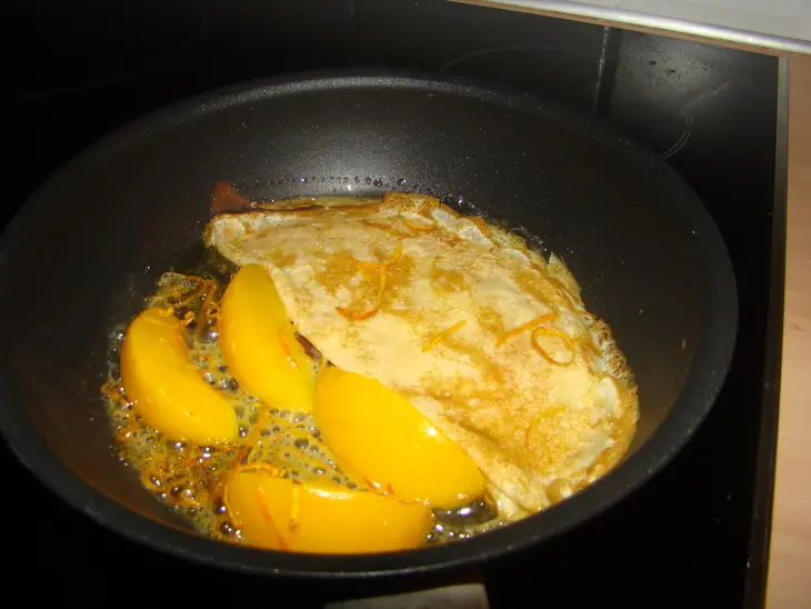 Блины фламбе с персиками (для маленькой такой компании): шаг 7