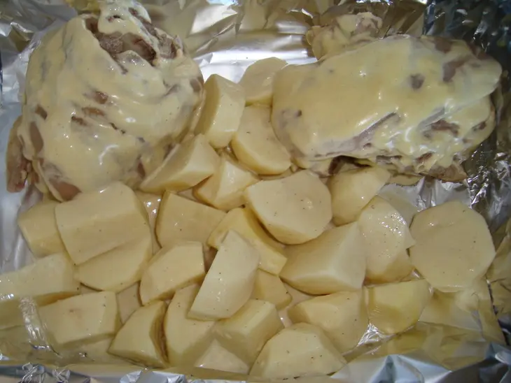 Свиная рулька с картошкой: шаг 3