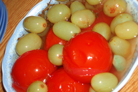 Маринованные помидоры с виноградом: шаг 5
