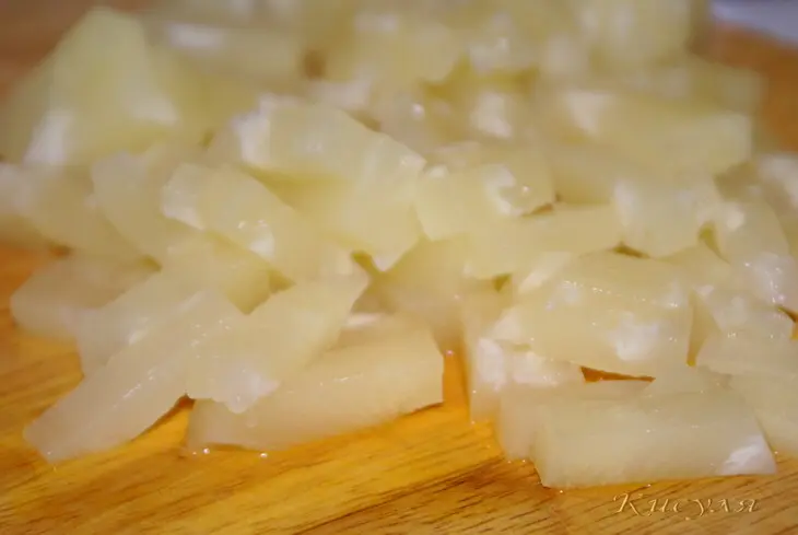 Пикантная закуска из моркови с ананасами: шаг 1