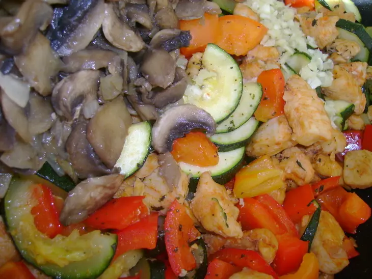 Кальцоне с курицей  и овощами: шаг 5