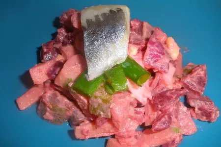 Салат с сельдью и свеклой: шаг 3