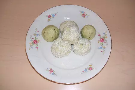 Рафаэлло из киви: шаг 3