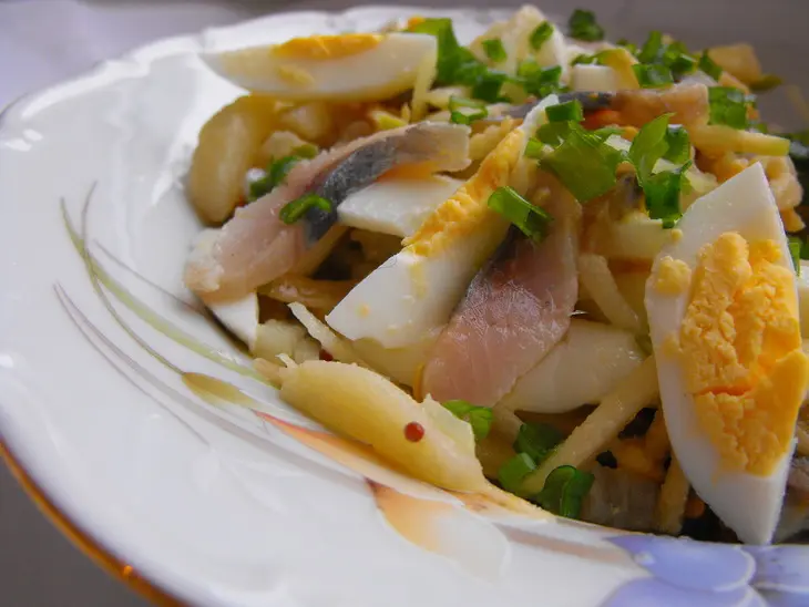 Салат с селедкой, картофелем и яблоком: шаг 8